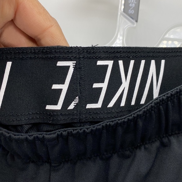Nike Dri-Fit black draw string athleisure workout casual shorts - Picture 5 of 7